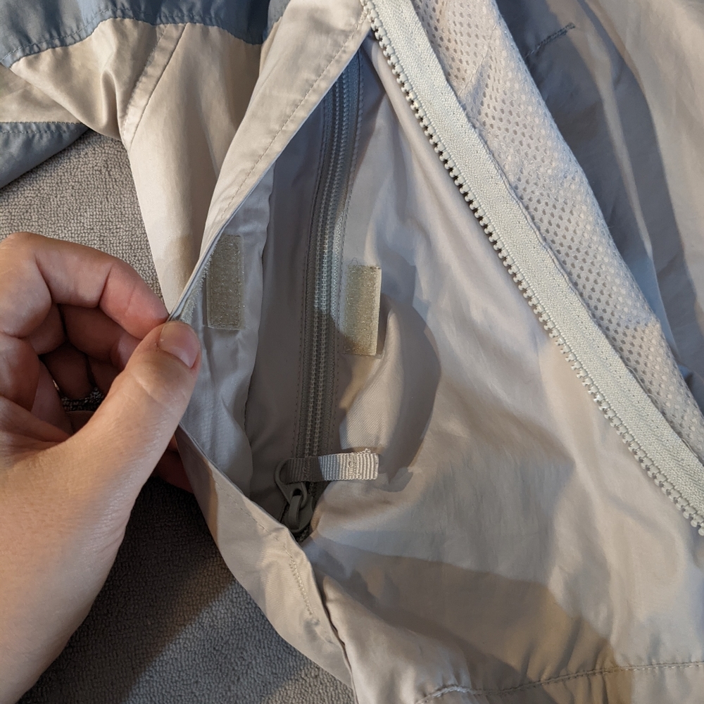 Packable windbreaker - Picture 3 of 4